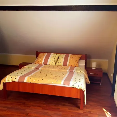 Goscinne Marian Szymanski